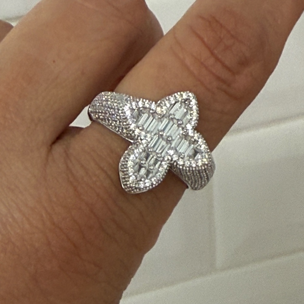 925 Sterling Silver Ring - Picture 3 of 7